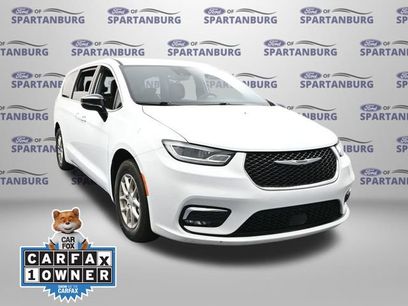 Used 2024 Chrysler Pacifica Touring