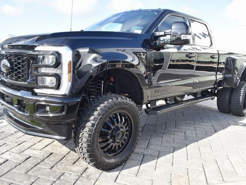 Used 2025 Ford F350 Lariat w/ FX4 Off-Road Package image 31