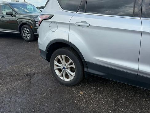 Used 2017 Ford Escape SE FWD image 8