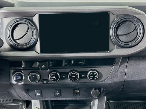 Used 2016 Toyota Tacoma TRD Sport image 35