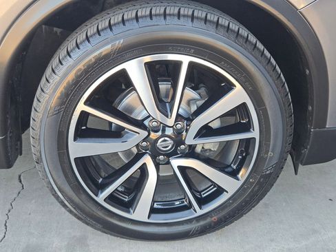 Used 2019 Nissan Rogue SL image 32