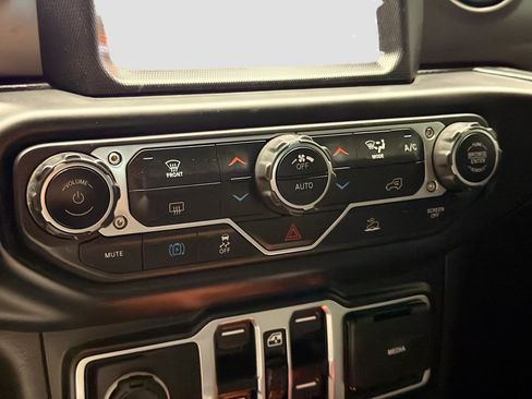 Used 2023 Jeep Wrangler Unlimited w/ 8.4" Radio Group AWD/4WD image 10