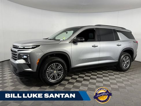Used 2025 Chevrolet Traverse LT FWD image 1