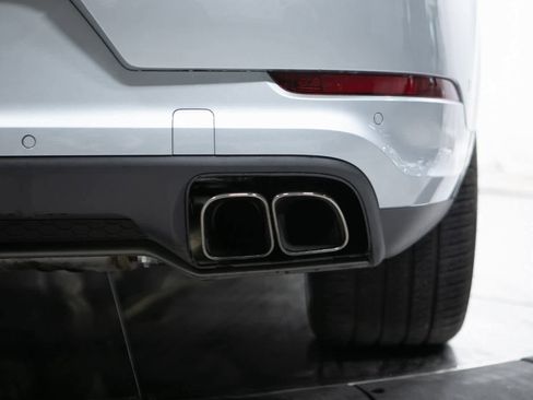 Certified 2025 Porsche Cayenne Turbo image 37
