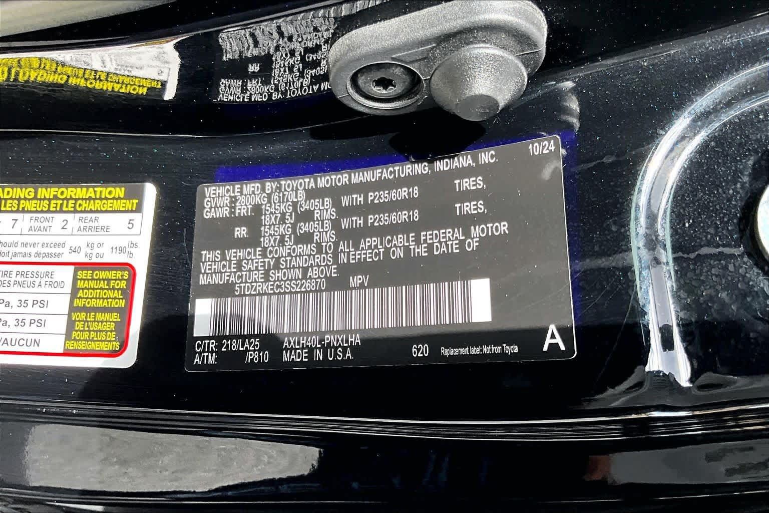 Used 2025 Toyota Sienna Limited FWD image 34
