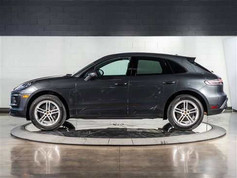 Used 2025 Porsche Macan image 2