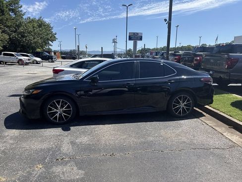 Used 2021 Toyota Camry SE FWD image 11
