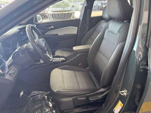 Used 2025 Chevrolet Trax LT w/ LT Convenience Package image 37