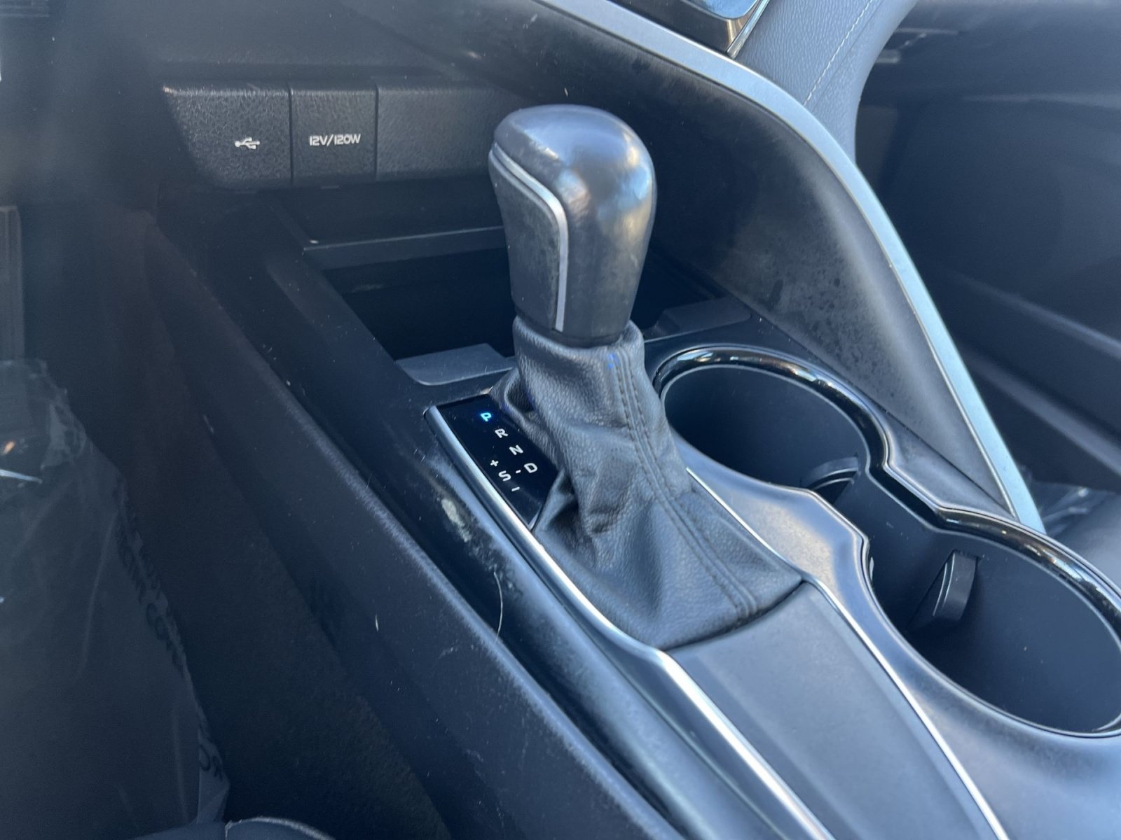 Used 2020 Toyota Camry SE FWD image 21