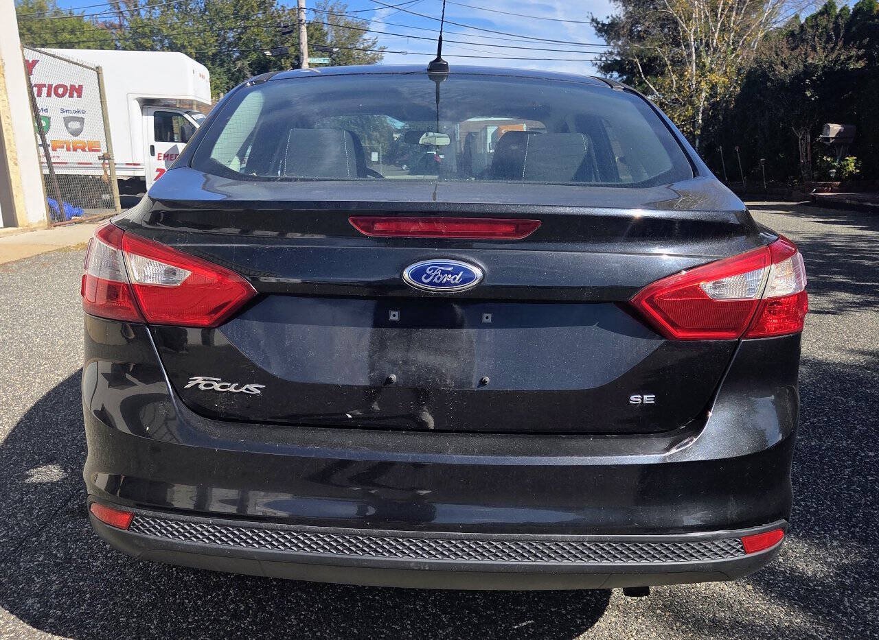 Used 2013 Ford Focus SE w/ SE Winter Pkg FWD image 6