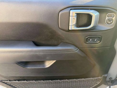 Used 2021 Jeep Wrangler Unlimited Sahara image 16