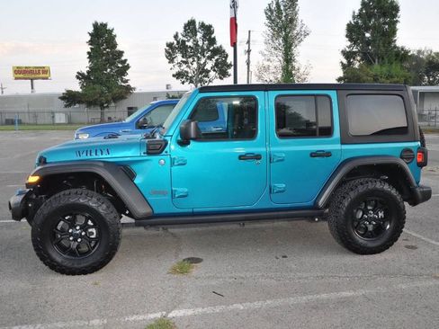Used 2024 Jeep Wrangler Unlimited image 2