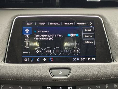Used 2023 Cadillac XT4 Luxury w/ Cold Weather Package FWD image 17