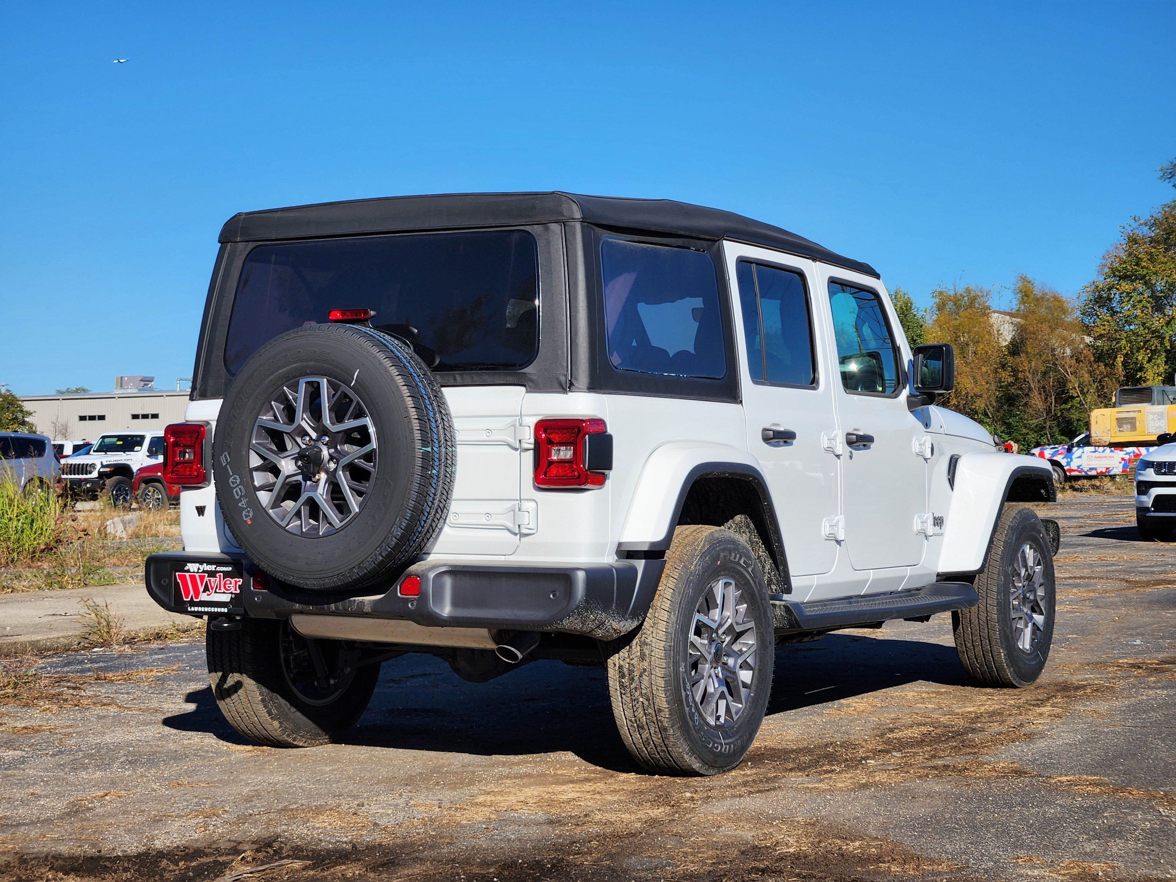 New 2025 Jeep Wrangler Unlimited Sahara AWD/4WD image 18