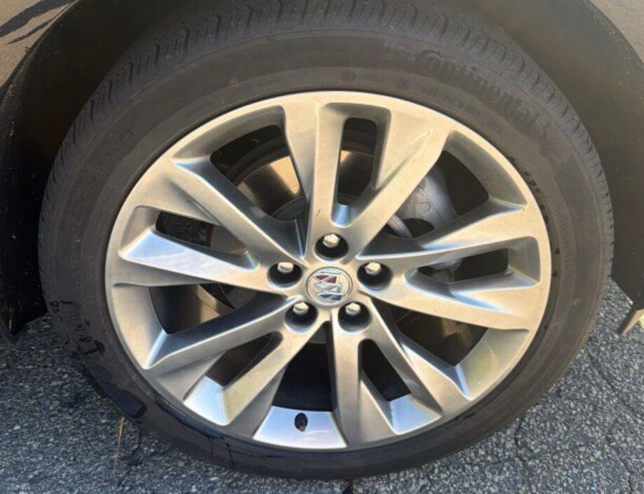Used 2023 Buick Envision Avenir AWD/4WD image 12
