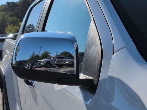 Used 2017 Chevrolet Colorado LT w/ Luxury Package, Chrome RWD image 11