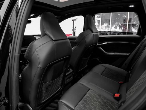 Used 2025 Audi SQ6 e-tron Premium w/ Convenience Package image 36