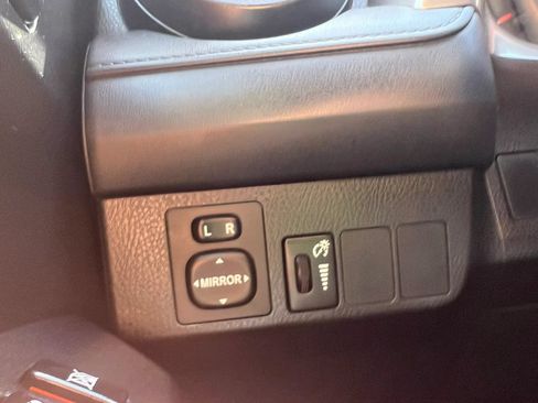 Used 2016 Toyota RAV4 LE FWD image 19