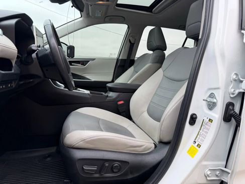 Used 2020 Toyota RAV4 XLE Premium FWD image 11