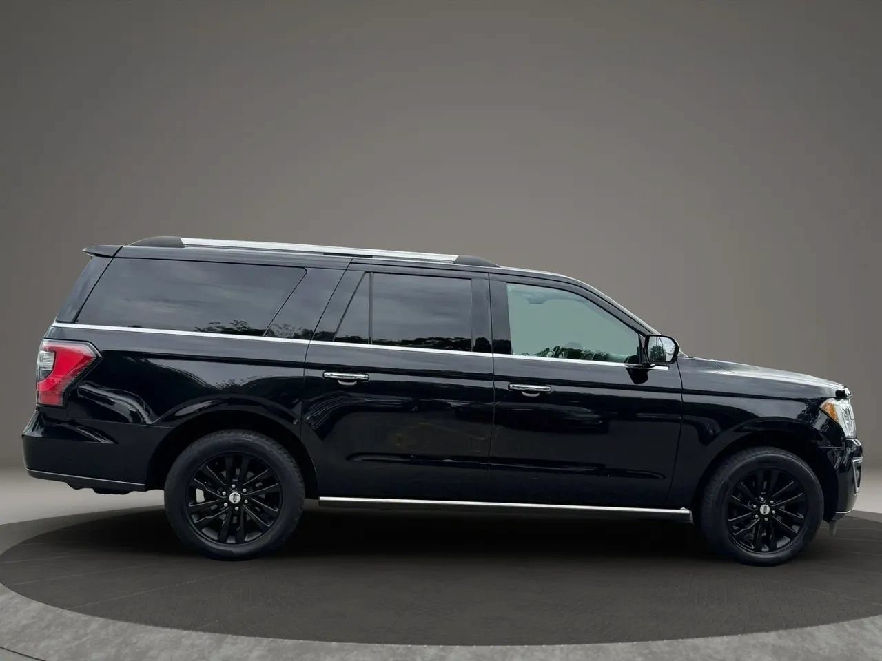 Used 2019 Ford Expedition Max Limited AWD/4WD image 4