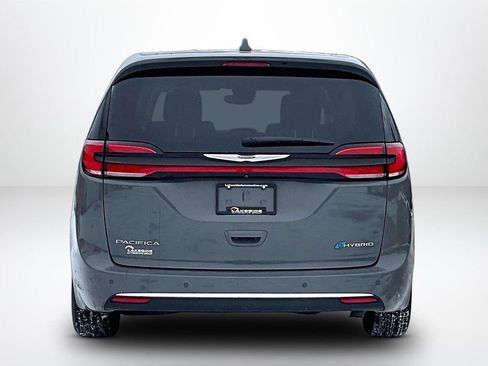 Used 2022 Chrysler Pacifica Touring-L image 6