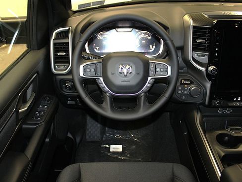 New 2026 RAM 1500 4x4 Crew Cab image 12