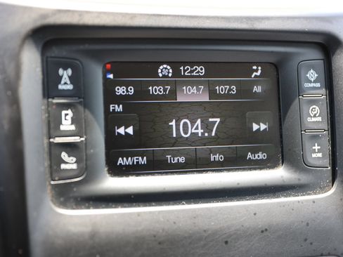 Used 2015 Jeep Cherokee Latitude w/ Cold Weather Group AWD/4WD image 27