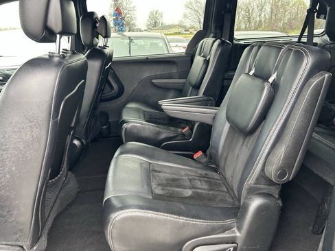 Used 2016 Dodge Grand Caravan SXT FWD image 10