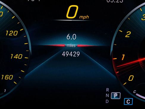 Used 2021 Mercedes-Benz GLB 250 4MATIC w/ Premium Package image 22