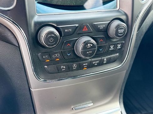 Used 2018 Jeep Grand Cherokee Altitude image 17