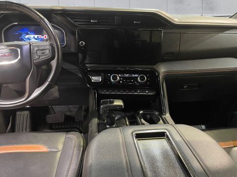 Used 2022 GMC Sierra 1500 AT4 w/ AT4 Premium Package image 11