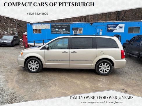 Used 2012 Chrysler Town & Country Touring-L w/ Driver Convenience Group image 1
