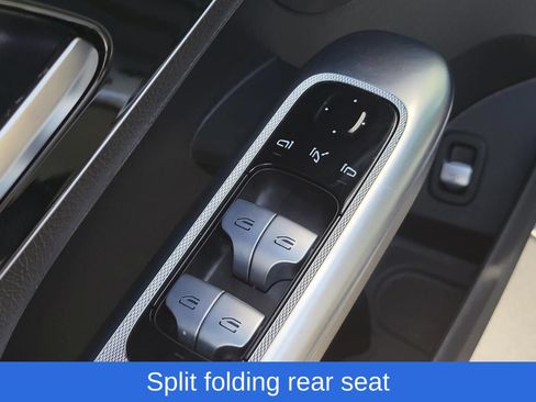 Used 2024 Mercedes-Benz GLC 300 4MATIC image 22
