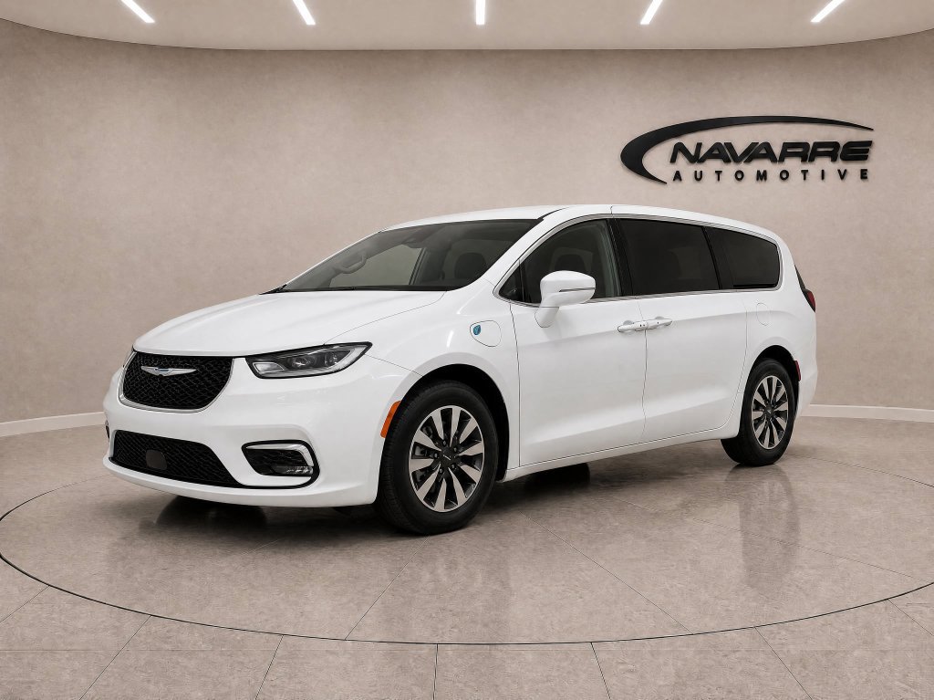Used 2022 Chrysler Pacifica Touring-L FWD image 3