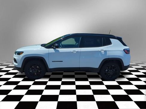 Used 2023 Jeep Compass Latitude w/ Sun and Sound Group AWD/4WD image 4