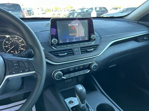 Used 2025 Nissan Altima 2.5 SV FWD image 18