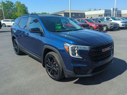 Used 2023 GMC Terrain SLE w/ Driver Convenience Package AWD/4WD image 2