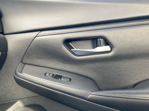 Used 2025 Nissan Sentra SV FWD image 28
