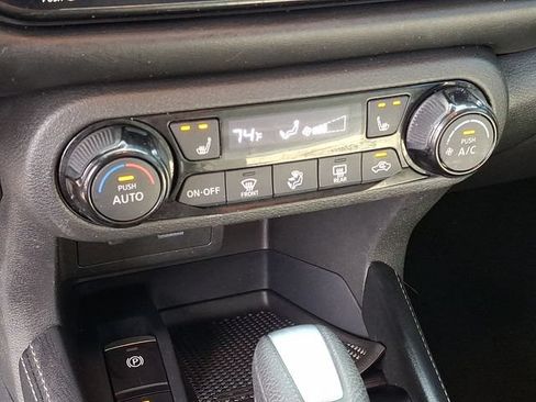 Used 2023 Nissan Kicks SR w/ SR Premium Package FWD image 12