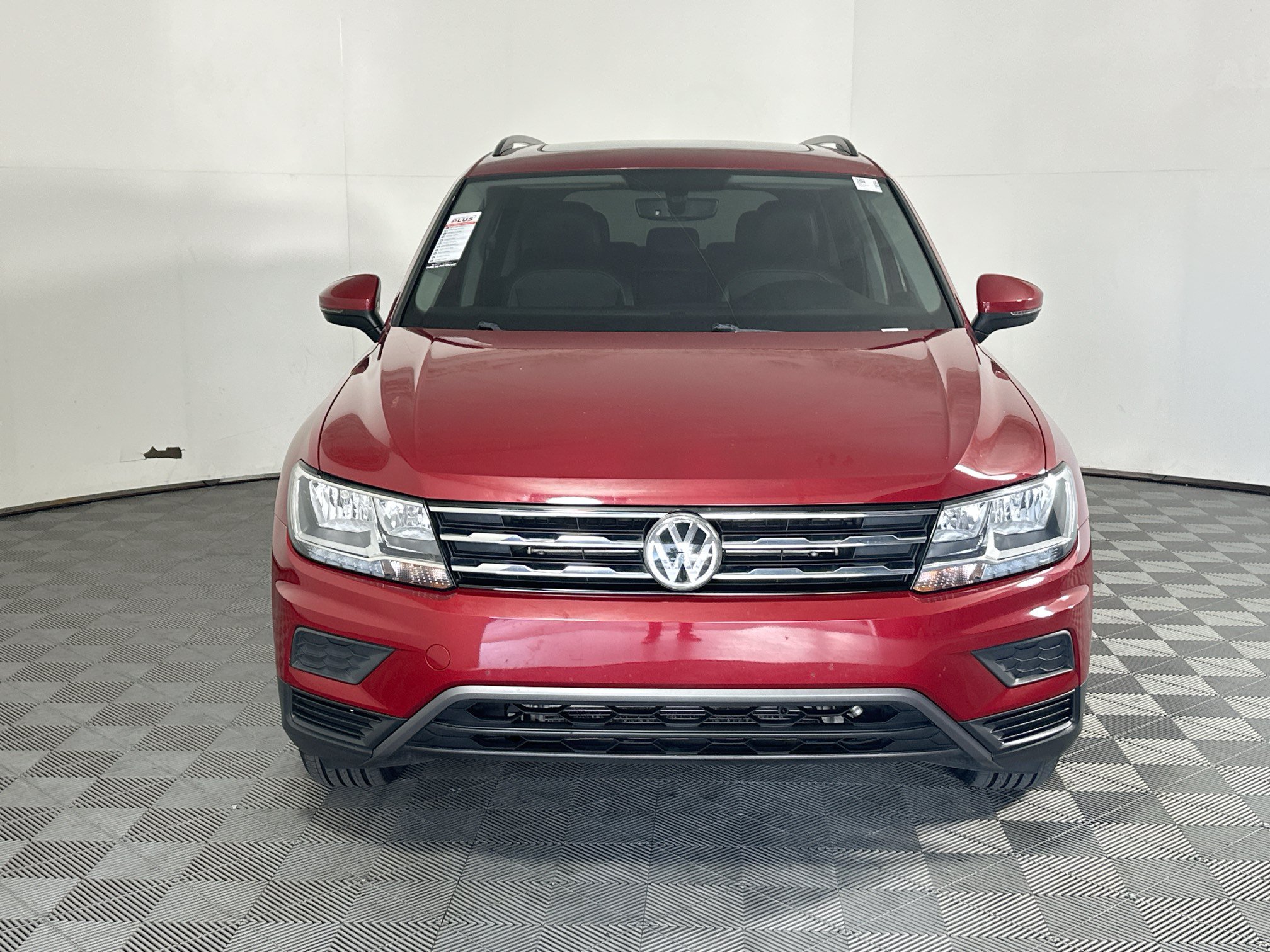 Used 2021 Volkswagen Tiguan SE w/ Panoramic Sunroof Package FWD image 8