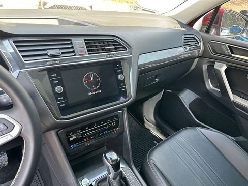 Used 2022 Volkswagen Tiguan SE w/ Panoramic Sunroof Package image 20