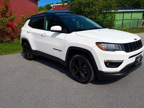 Used 2019 Jeep Compass Latitude AWD/4WD image 3