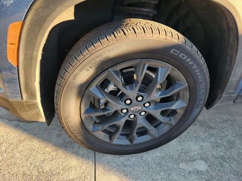 Used 2024 Chevrolet Traverse LS w/ Midnight/Sport Edition image 8