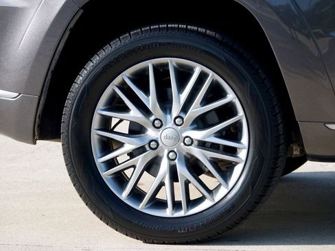 Used 2017 Jeep Grand Cherokee Summit w/ Platinum Series Group image 29