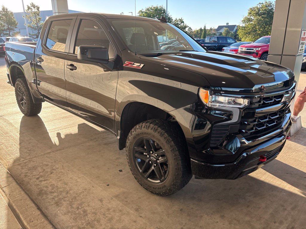 Used 2023 Chevrolet Silverado 1500 LT Trail Boss AWD/4WD image 2