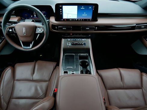 Certified 2025 Lincoln Aviator Reserve w/ Equipment Group 201A image 14