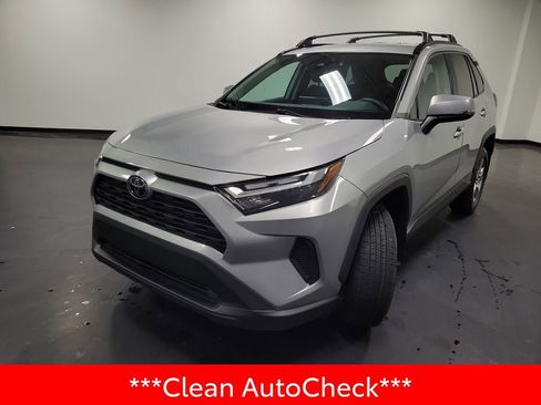 Used 2023 Toyota RAV4 XLE AWD/4WD image 4