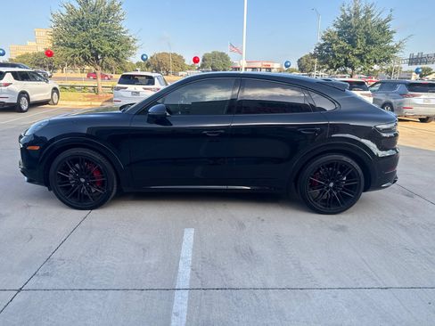 Used 2022 Porsche Cayenne GTS AWD/4WD image 3