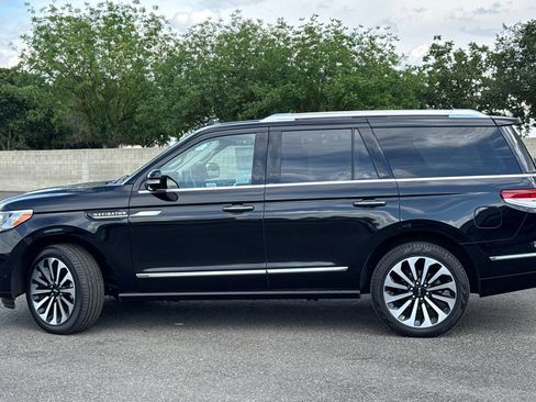 Used 2024 Lincoln Navigator Reserve AWD/4WD image 7