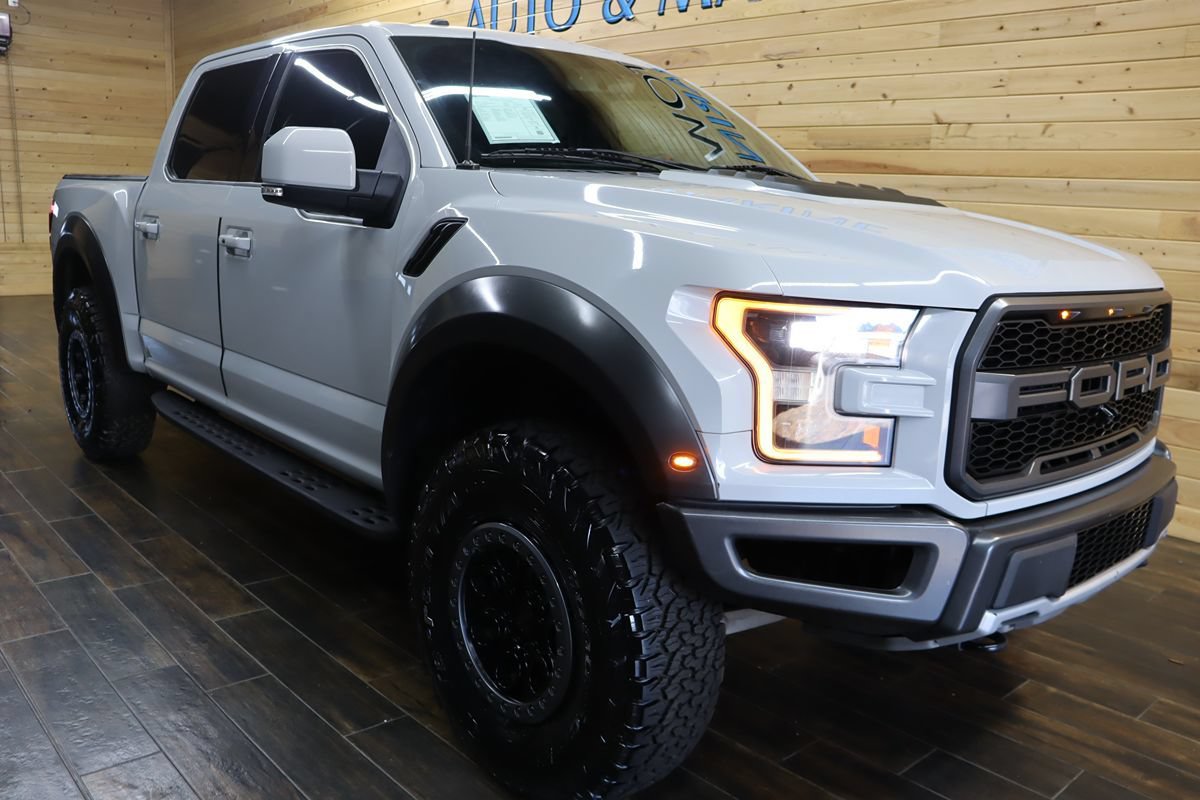 Used 2017 Ford F150 Raptor w/ Equipment Group 802A Luxury AWD/4WD image 2